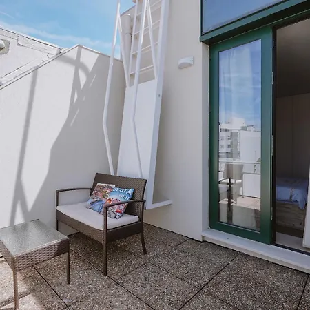 Aparthotel Hostel&suites 888 *
